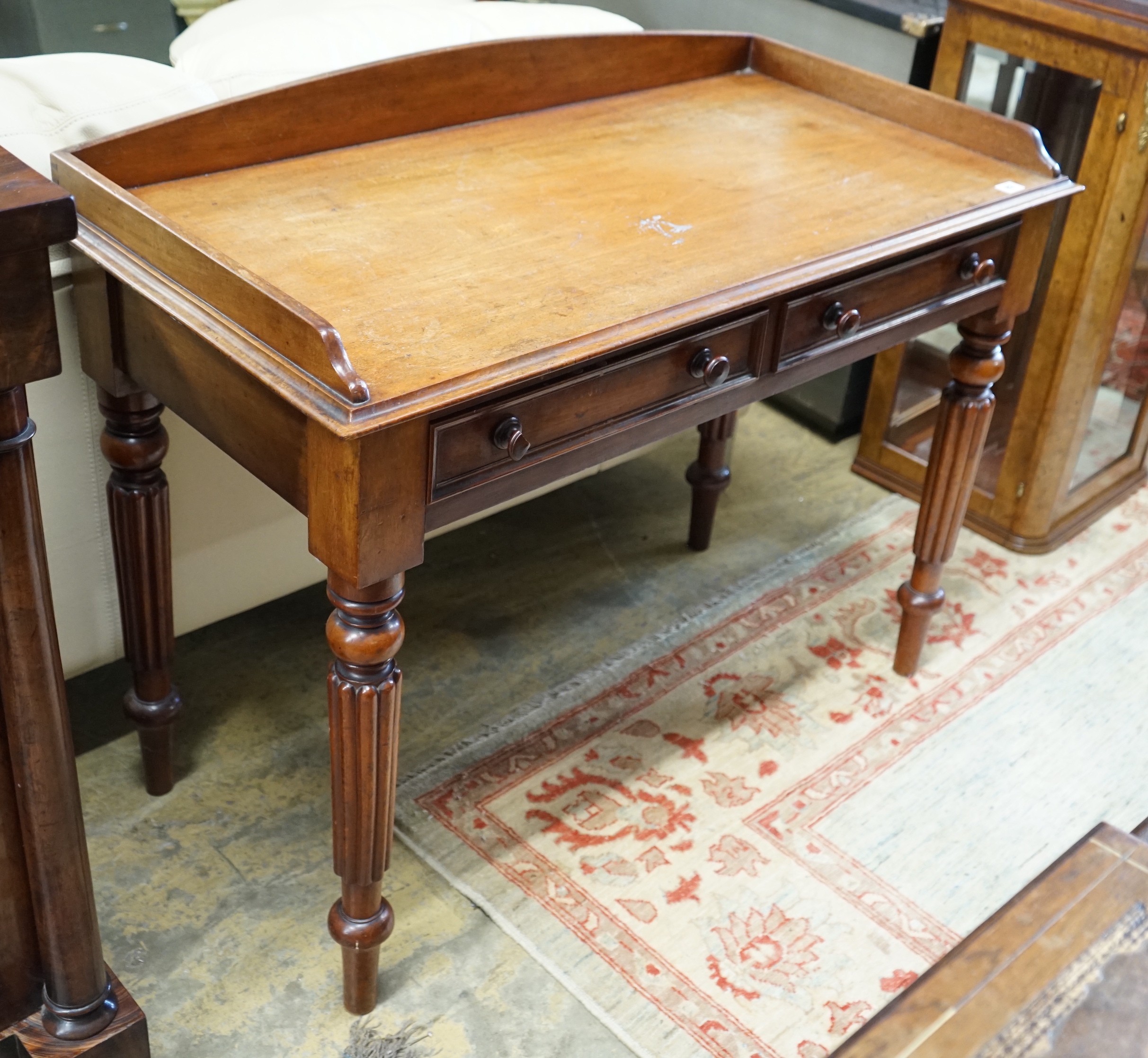 A Victorian mahogany washstand, width 107cm, depth 53cm, height 86cm